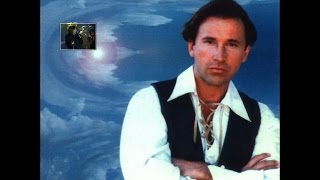 Ricardo Montaner  El Mundo Gira Aunque No Estés [upl. by Ahsaz]