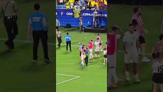 Darwin falló hasta para lanzar la silla disturbios del partido Colombia vs Uruguaydarwinnuñez [upl. by Chin]