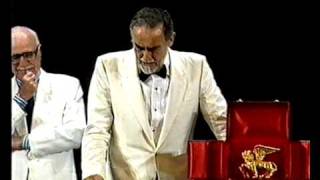 Vittorio Gassman riceve il Leone doro alla carriera  Venezia 1996 [upl. by Anitac]