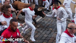 Ten injured during Mondays running of the bulls in Pamplona [upl. by Lienad593]