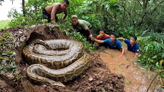 Giant Snake Suddenly Attack Group Brave Hunter [upl. by Lohner134]