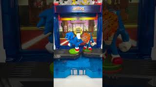 Custom Akedo Warrior Battles Old Sonic VS New Sonic akedowarriors [upl. by Asirram912]