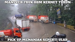 Menanjak Seperti Ular Manuver Truk BBM Kernet Truk Hino Turun Truk Trailer Libas Sitinjau Lauik [upl. by Pinckney]