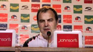 Conferencia de Bielsa en Chileinolvidable respuesta UD No entendió nadawmv [upl. by Stephani670]