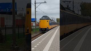 Koploper komt met volle snelheid door Zoetermeer oost treinen treinleven shorts [upl. by Sherar560]