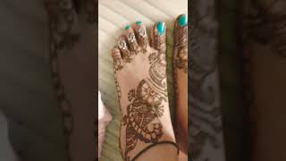 Mehandi ki design pairon kishortvideo viralvideo kesa lga aap logo ko [upl. by Calloway139]