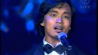 Anuar Zain  Mungkin  2003  LIVE [upl. by Ruelle]