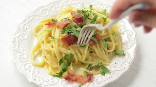 Easy Creamy Spaghetti Carbonara [upl. by Forrester]