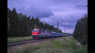 Электровоз ЧС8060 c ночным пассажирским поездом 004Б Брест  Москва  Electric locomotive ChS8060 [upl. by Echo763]