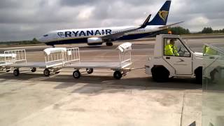 Zadar AirportRyanair Boeing 737800landingfollow me carBadenBadenZadar Airport 2016 EIFOI [upl. by Amethyst748]