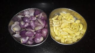 சின்ன வெங்காயம் பூண்டு குழம்புChinna vengaya Poondu kuzhambu in tamilKuzhambu recipes in tamil [upl. by Enialahs]