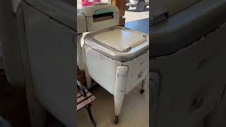 Antique MAYTAG WRINGER WASHER E2L Washing Machine Vintage 1950 [upl. by Lecrad]