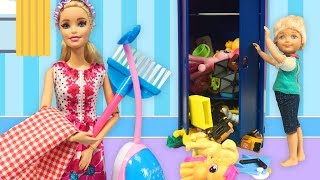 Barbie ve Ailesi Bölüm 131  Canın Odasındaki Pis Koku  Çizgi film tadında Barbie oyunları [upl. by Tebzil]