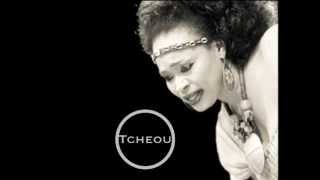 Oumou Sangare  Tcheou [upl. by Geraldina379]