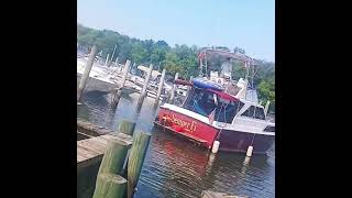 Docking into the marina on 914 Docking marina boatlife [upl. by Lian]