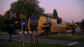 Spoorwegovergang Zwolle  Dutch railroad crossing [upl. by Lashonda]