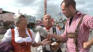 Oktoberfest styleranking zeigt euch die schönsten Dirndl und Lederhosn live von der Wiesn [upl. by Nicky508]