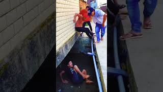 Share an interesting video Hahaha just for fun Fancy falling into the water Watch it once an [upl. by Huesman]