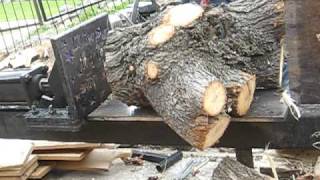 logsplitter splits 12quot oak with 5 hp engine log has 9 knots in it [upl. by Alia704]