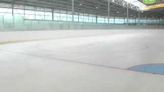 Eerste schaatsen op het ijs van de Ireen Wüst ijsstadion [upl. by Harrus]