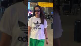 SurveenChawla Returns to Mumbai from Bali Spotted at Airport in VIRAL video😍 shortvideos shorts [upl. by Lederer]