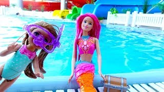 Barbie Sirena y Chelsea en busca del tesoro en el Parque Acuático [upl. by Isaak]