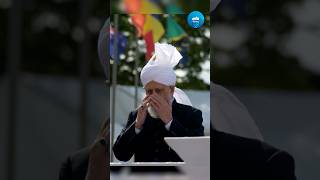 Jalsa Salana UK 2024  Hazrat Mirza Masroor Ahmad aba raises the LiwaeAhmadiyyat  Highlights [upl. by Thgiwed]