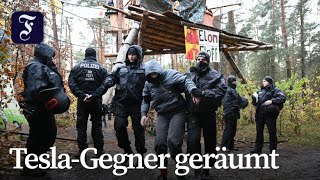 Polizei beendet Besetzung in Grünheide [upl. by Cob]