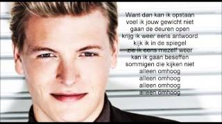 Thomas Berge  Alleen omhoog lyrics on screen [upl. by Uolyram]