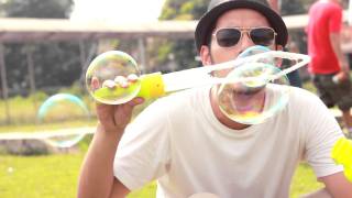 MALIQ amp DEssentials  Penasaran Official Music Video [upl. by Alohcin24]