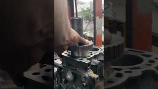 liner tatatruck fitting repairing engine boring honing [upl. by Eleanor890]