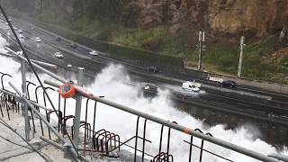 cyclone Eliakim route littoral motard pris aux pièges des vagues [upl. by Ahtnamys962]