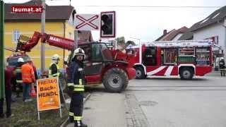 Schwerer Verkehrsunfall auf einem Bahnübergang in Waizenkirchen [upl. by Novel345]