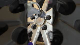 Comment enlever les caches boulons de roue  How to remove wheel bolt covers boulons roue wheel [upl. by Stearn]