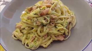 Tagliolini con salmone e zucchine [upl. by Cheffetz]