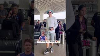 Kevin Pietersen England cricketer requested not to pose with his family at the airport [upl. by Sualocin]