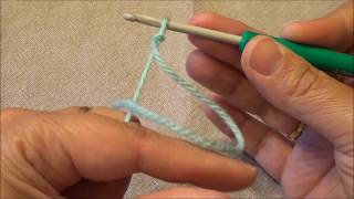 Cours 32 crochet  Comment tenir le fil le crochet  maille chaînette et cercle magique [upl. by Ennaitsirhc]