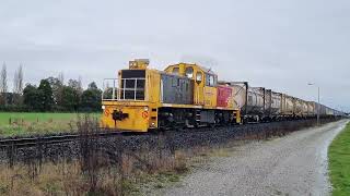 DSG Shunter Hauling Lengthy Y35 Shunt [upl. by Hjerpe]