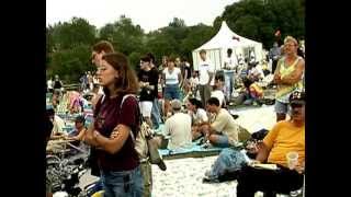 Joni Mitchell sings quotWOODSTOCKquot at Woodstock 1998 [upl. by Nemaj]