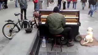 piano spelen Antwerpen Centrumshow op straat14032010 [upl. by Norm]