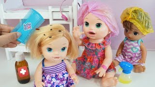 BABY ALIVE E AS IRMÃS COM PIOLHO MINHAS BONECAS PEGARAM PIOLHO NA ESCOLA E VÃO LAVAR OS CABELOS [upl. by Suryc]