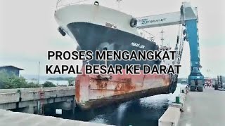 Docking kapal tanker [upl. by Yllah]