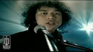 Nidji  Jangan Lupakan official Video Clip [upl. by Aiyekal770]