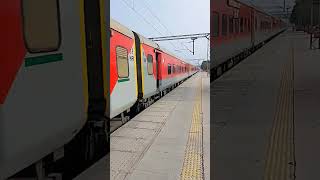 20413 VARANASI JUNCTION TO INDORE KASHI MAHAKAL EXPRESS SKIP SHIVPUR STATION speed short trending [upl. by Yzdnil]