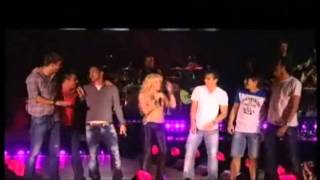 Shakira de fiesta azulgrana bailando con Piqué en el escenario [upl. by Iblehs246]