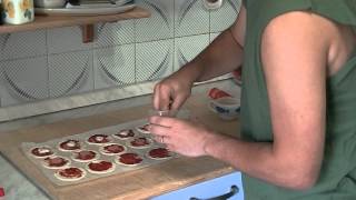 Video Ricetta Pizzette di Pasta Sfoglia [upl. by Idas402]