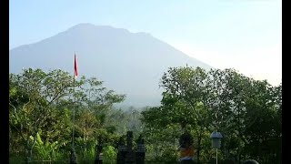 Status Gunung Agung Siaga Level III [upl. by Wahl174]