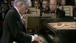 Bernstein performs Gershwin Rhapsody in Blue 12 [upl. by Malet]