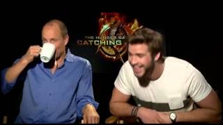 CATCHING FIRE Hunger games Hilarious interview Woody Harrelson discover Liam Hemsworth brothers [upl. by Lezti953]