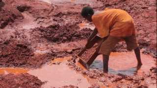 Les enfants des mines en République démocratique du Congo [upl. by Anialeh]